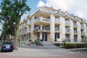 Kuren in Polen: Blick auf das Hotel Avangard und Panorama in Swinemünde