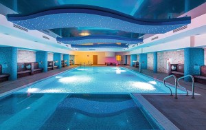 Kuren in Polen: Schwimmbad im Hotel Delfin Spa und Wellness in Neuwasser Dabki Ostsee
