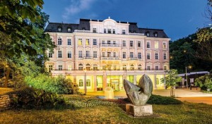Kuren in Tschechien: Blick auf das Kurhaus Kaiserbad in Bad Teplitz Lázne Teplice