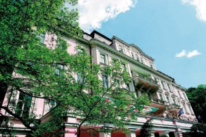 Kuren in Tschechien: Front des Kurhaus Kaiserbad in Bad Teplitz Lázne Teplice