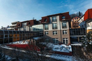 Kuren in Tschechien: Blick auf das Kurhotel Miramare Luhacovice Luhatschowitz