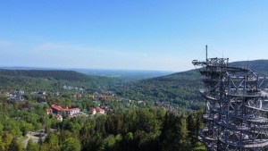 Kuren Polen: Blick über Bad Flinsberg -  Hotel Dobrzynski Resort Nefryt Bad Flinsberg Swieradów Zdrój Isergebirge Polen